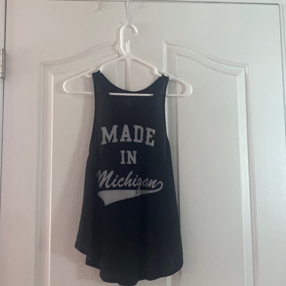 Breathable black tank top